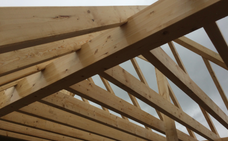 Panne de faîtière et chevrons de charpente bois