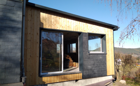 Bardage bois vertical posé sur extension