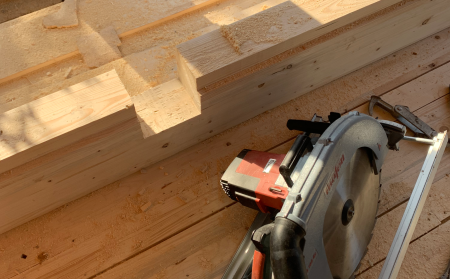 Taillage de poutre bois